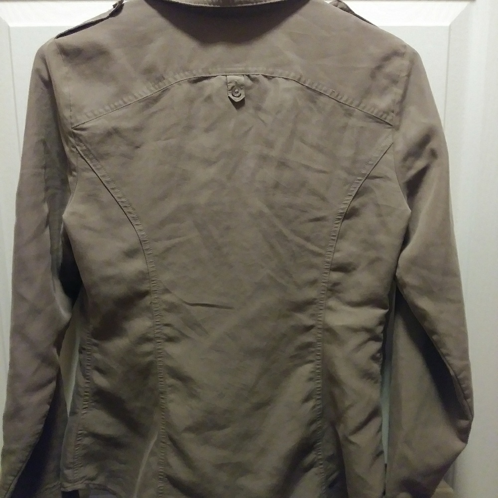 🔥 Button Up Express top - Picture 6 of 8